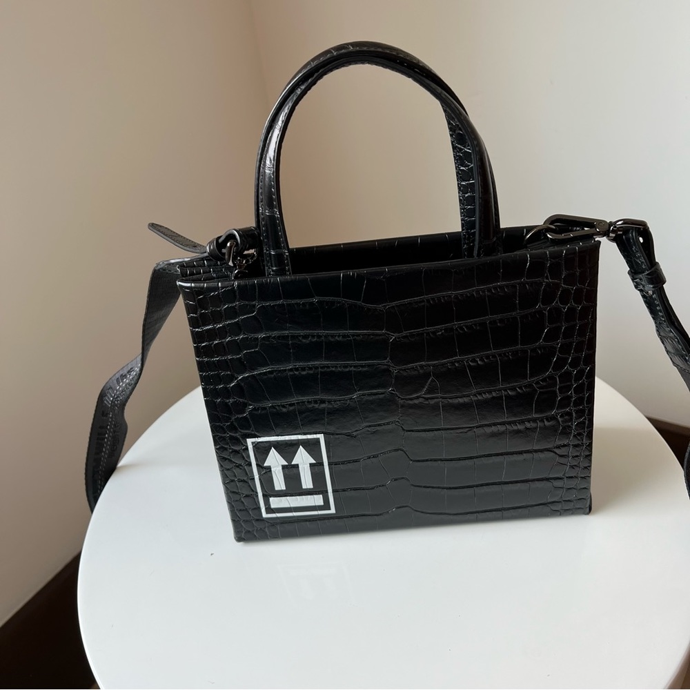 OFF - WHITE COCCO BOX BAG